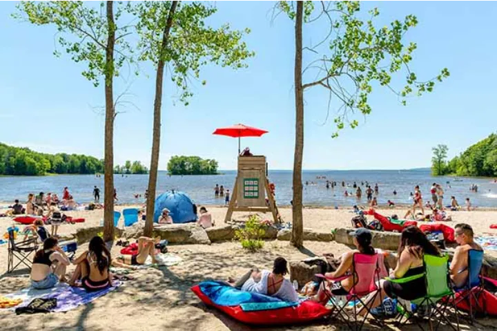 گردشگری و شنا در کبک و مونترال: آشنایی با ۸ ساحل ماسه‌ای